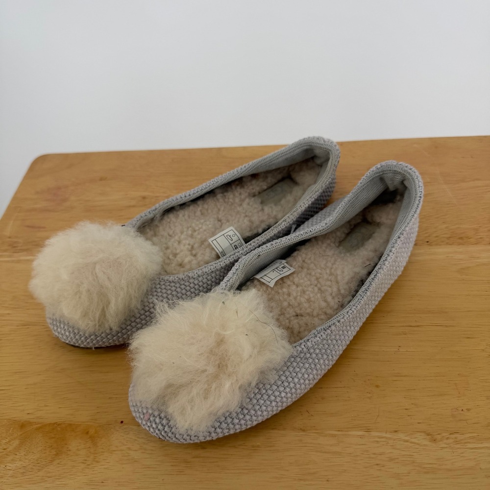 UGG Slippers Womens 8 Grey Pom Pom Knit Ballet Flat  House Shoes Cozy Loungewear